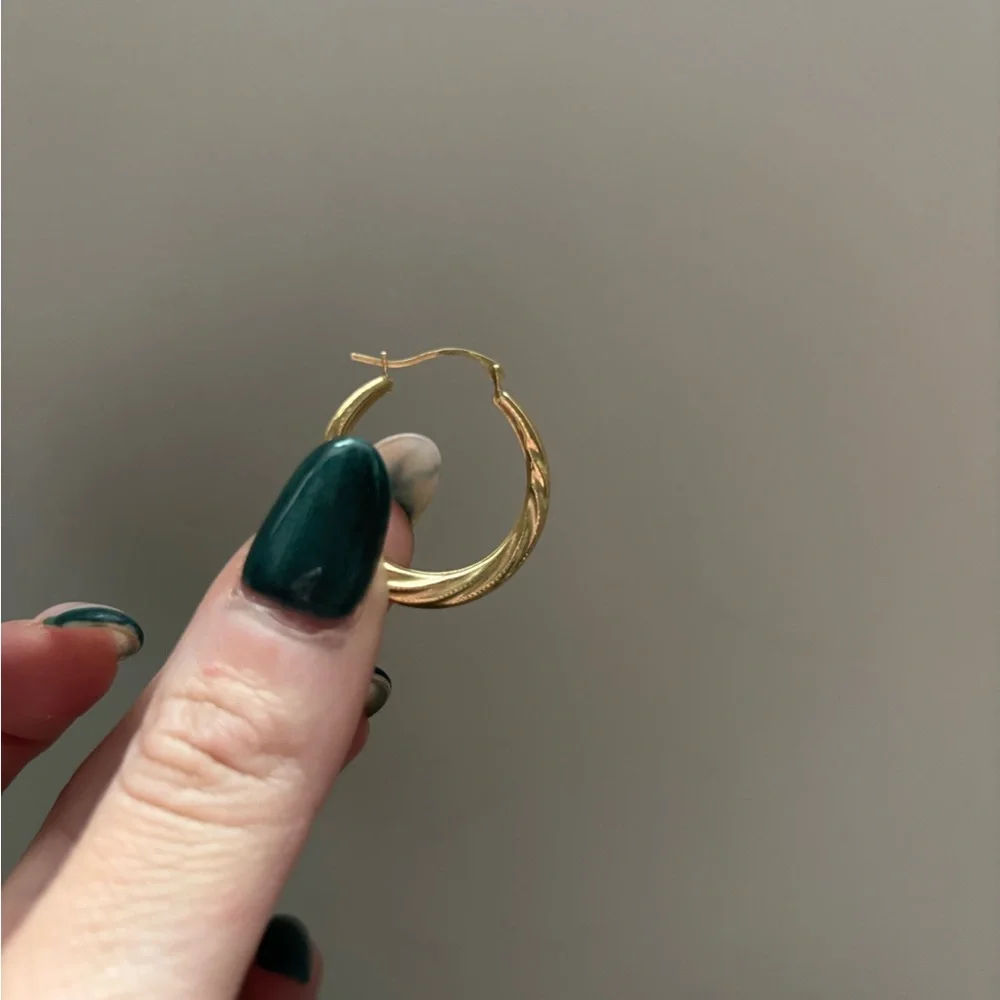 Elegant Solid 14k Gold Hollow Hoop Earrings - Picture 6 of 6